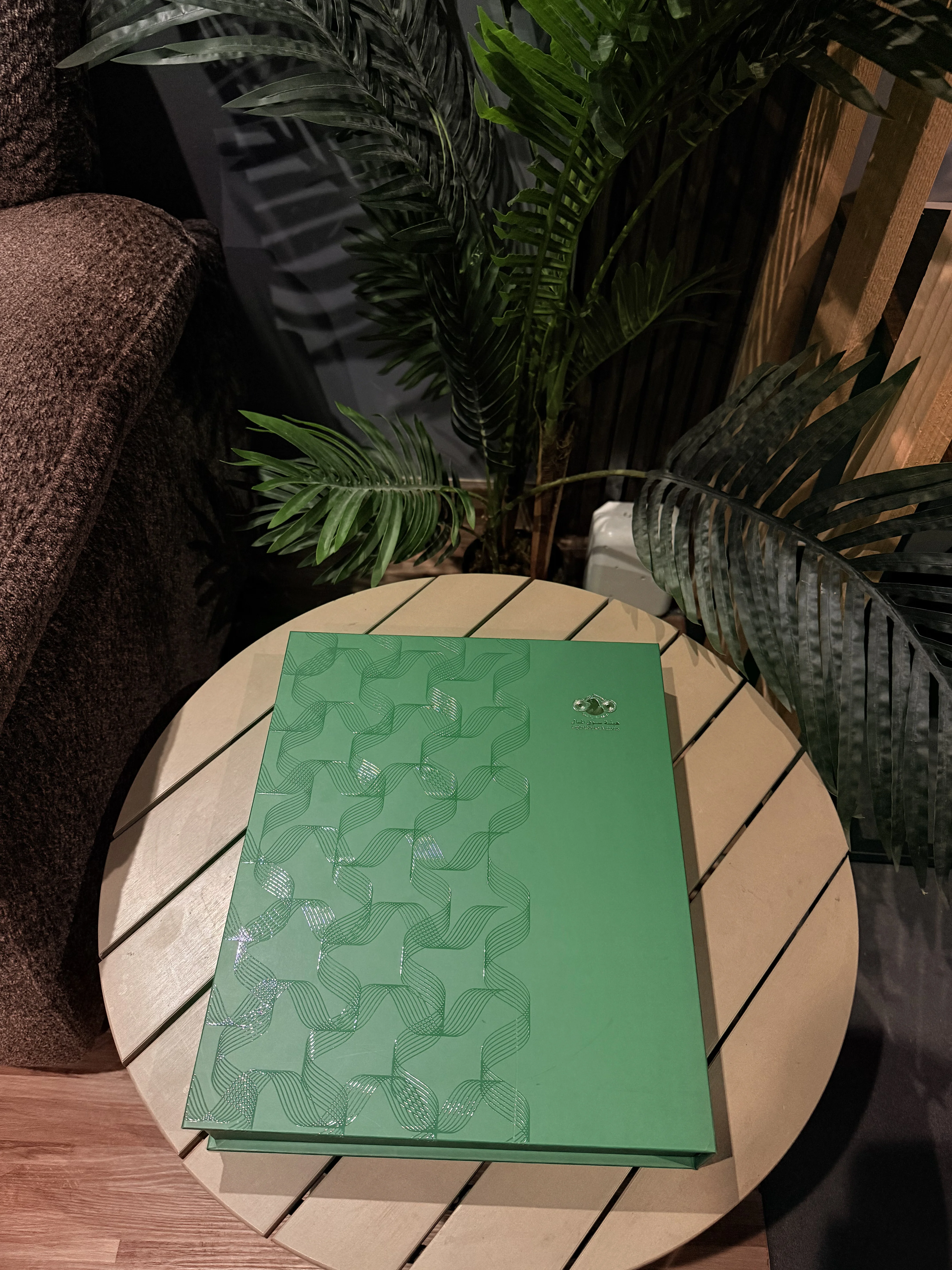 Presentation Folder — Close-up